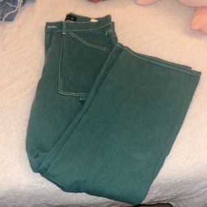 Adorable Lioness brand green cargo pants